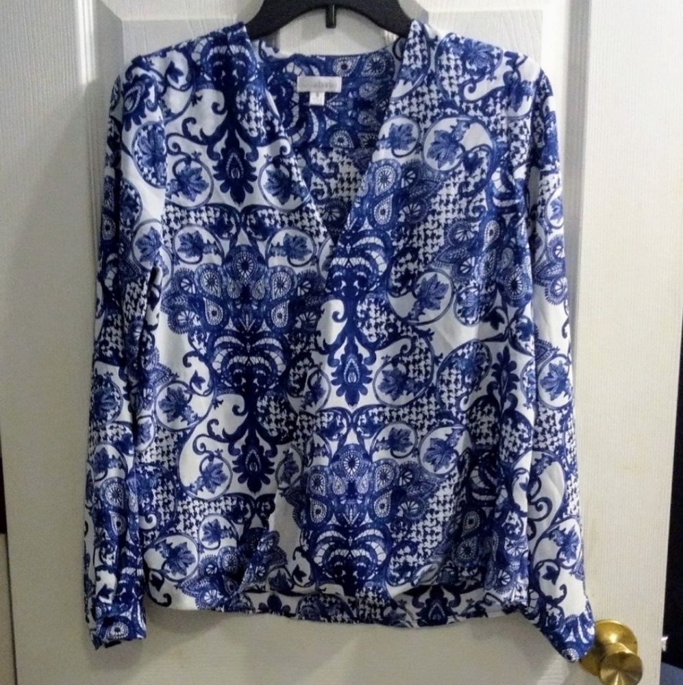 🔴 Charming Charlie surplice top - Picture 2 of 3